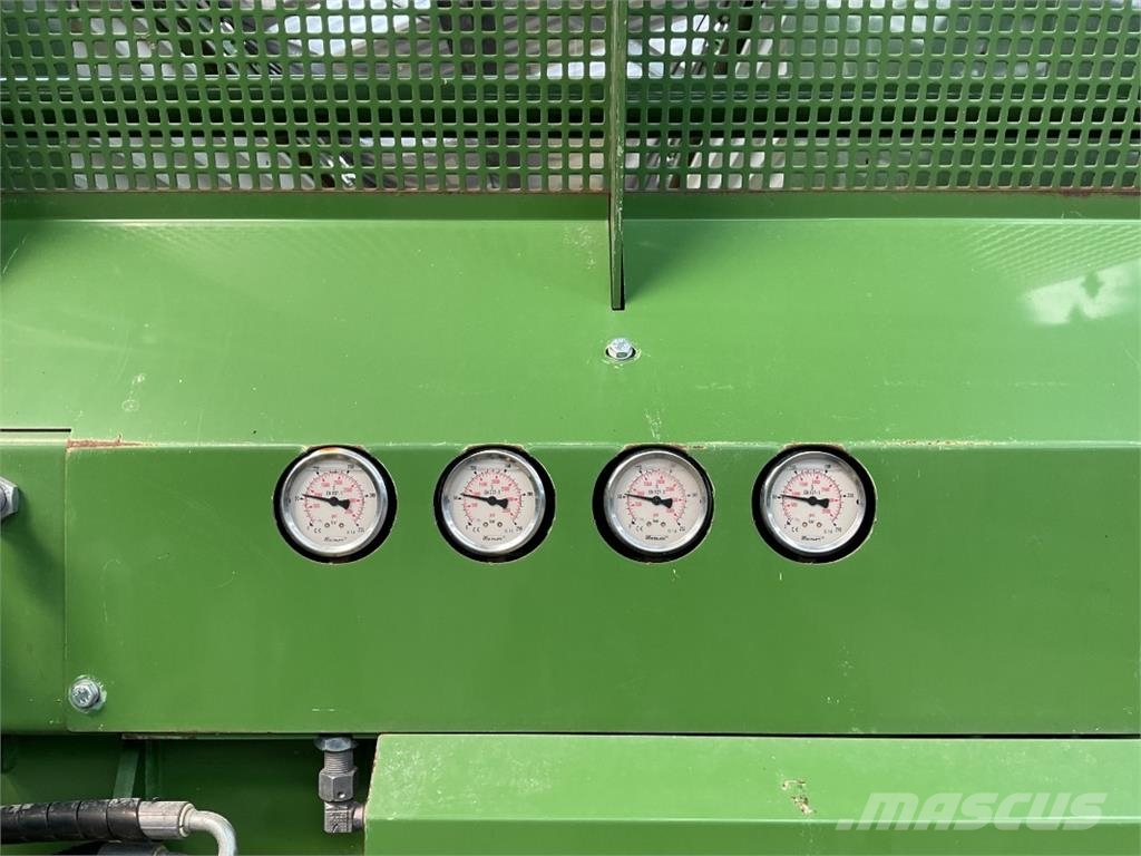 Krone TX 560 معدات التعامل مع المواد ووضعها