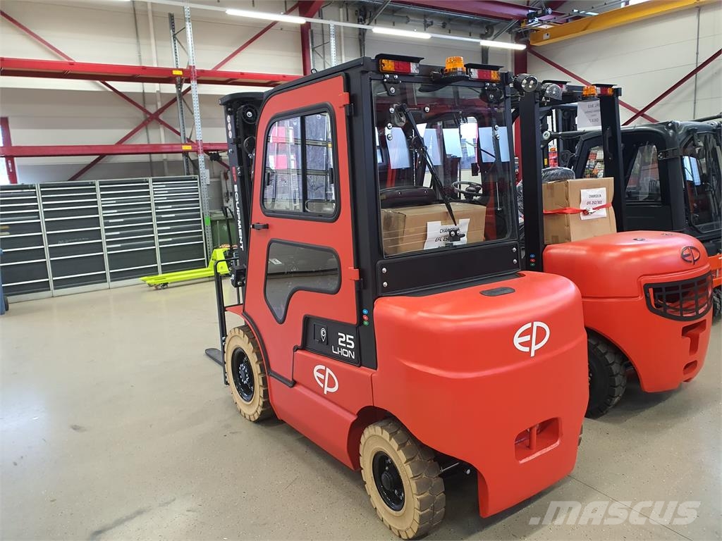 EP Equipment EFL252 Elektriskie autoiekrāvēji