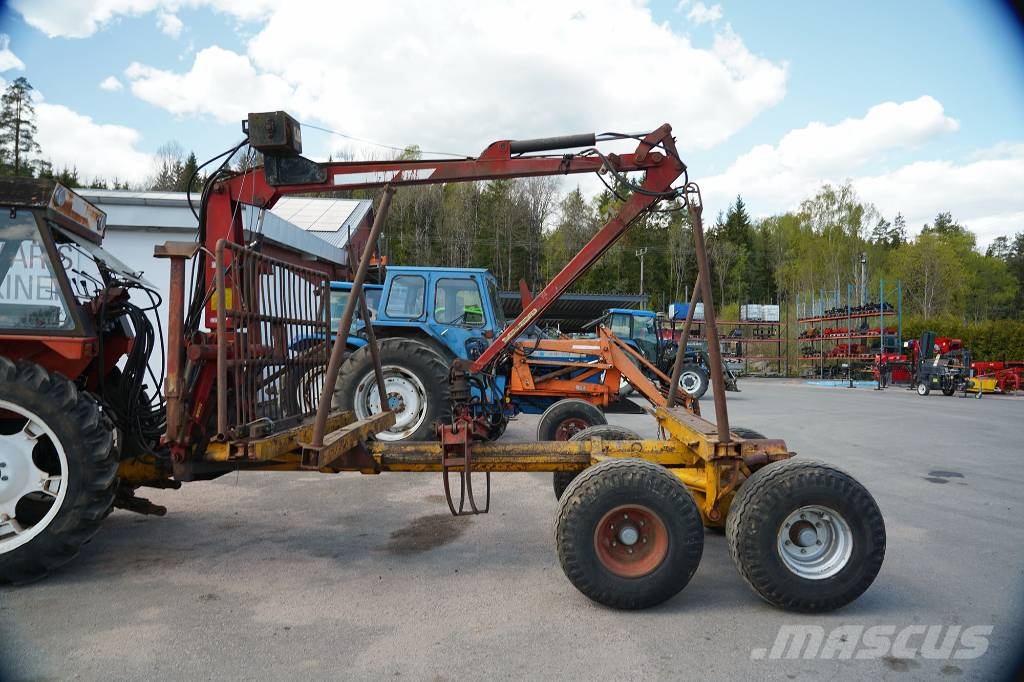 Nokka 10T MED KRAN SKOGSVAGN Metsäperävaunut