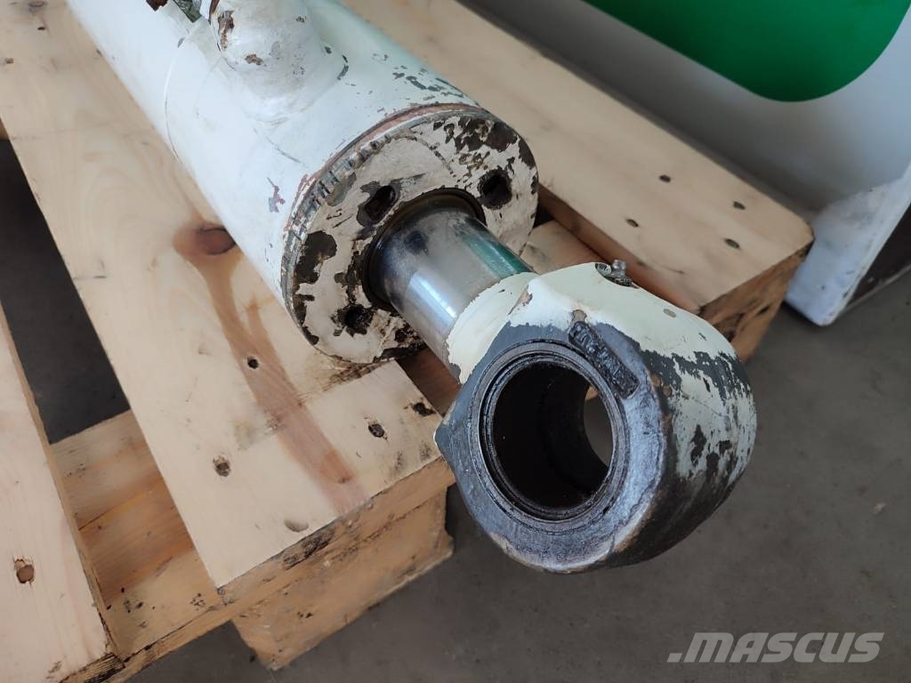New Holland LB 110 main arm cylinder Hydraulika