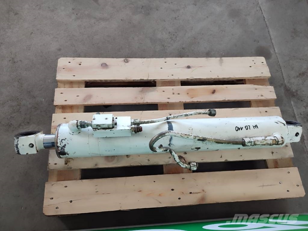 New Holland LB 110 main arm cylinder Hydraulika
