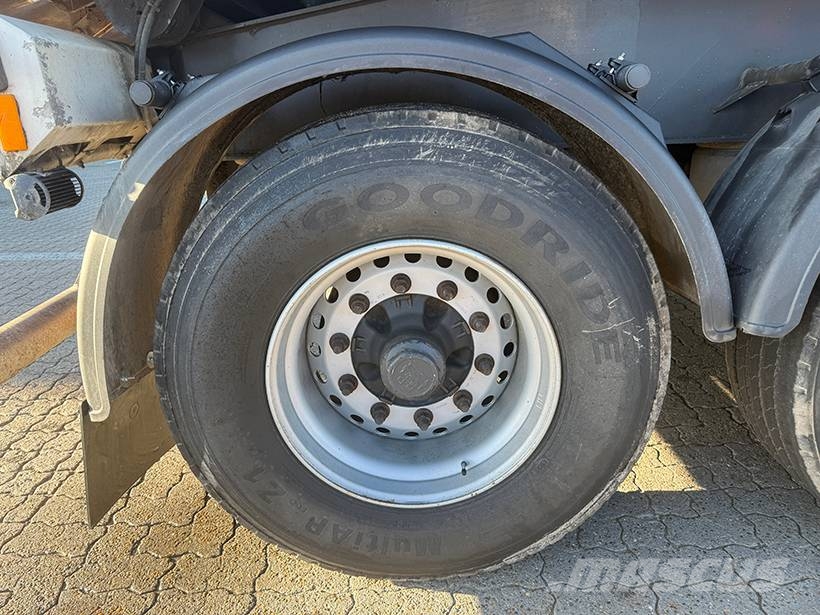 Kel-Berg Tipper / Alukastenmulde Kipper 61 m3 Savivartės puspriekabės