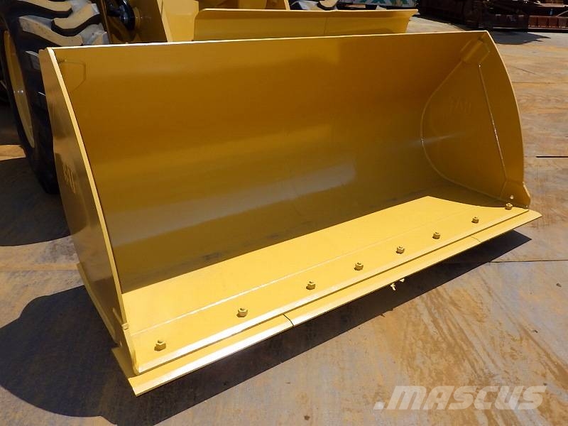 CAT 910K لوادر بعجل