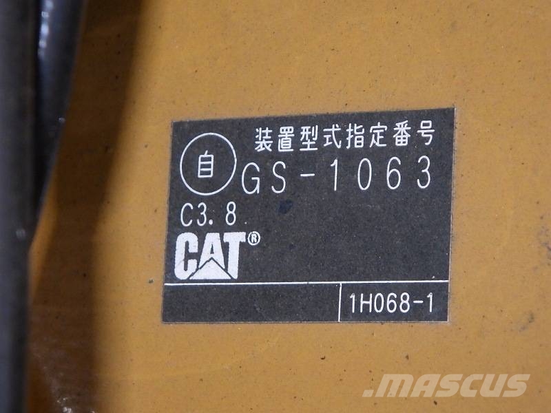 CAT 910K لوادر بعجل
