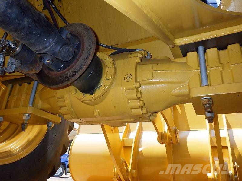 CAT 910K لوادر بعجل