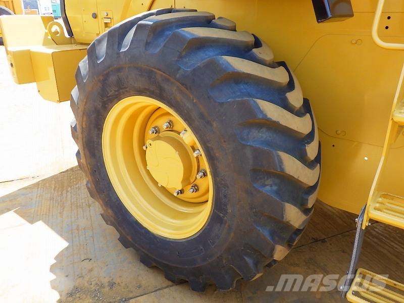 CAT 910K لوادر بعجل