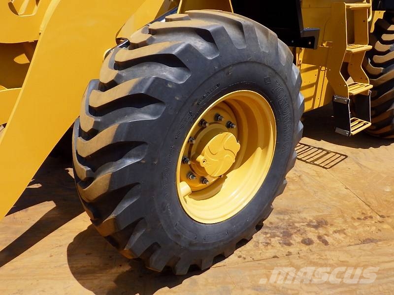 CAT 910K لوادر بعجل