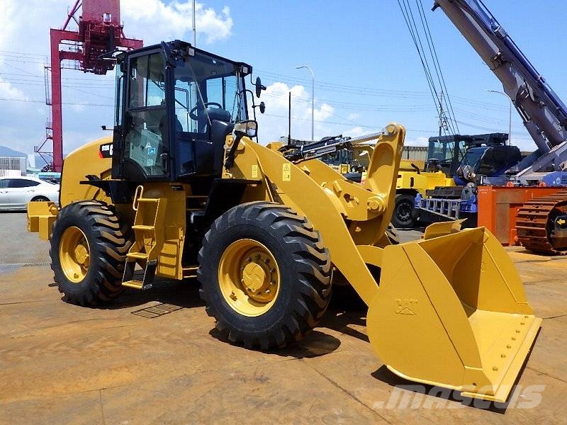 CAT 910K لوادر بعجل