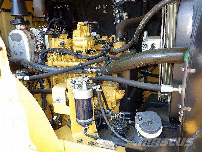 CAT 910K لوادر بعجل