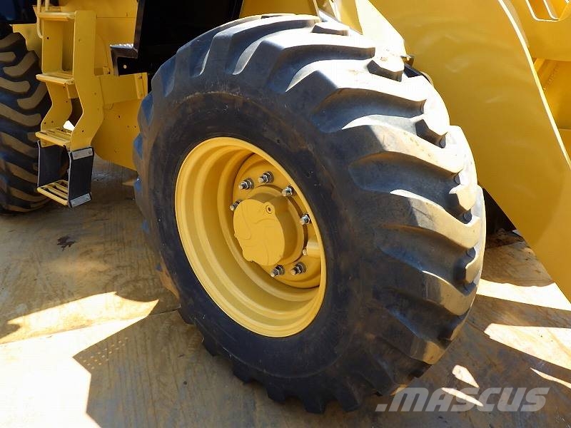 CAT 910K لوادر بعجل