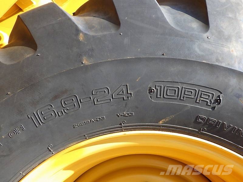 CAT 910K لوادر بعجل