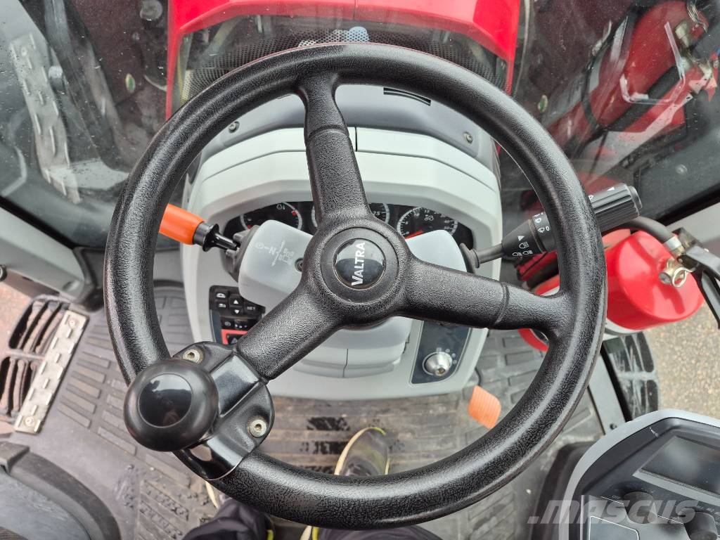 Valtra N 174 A VERSU Traktory