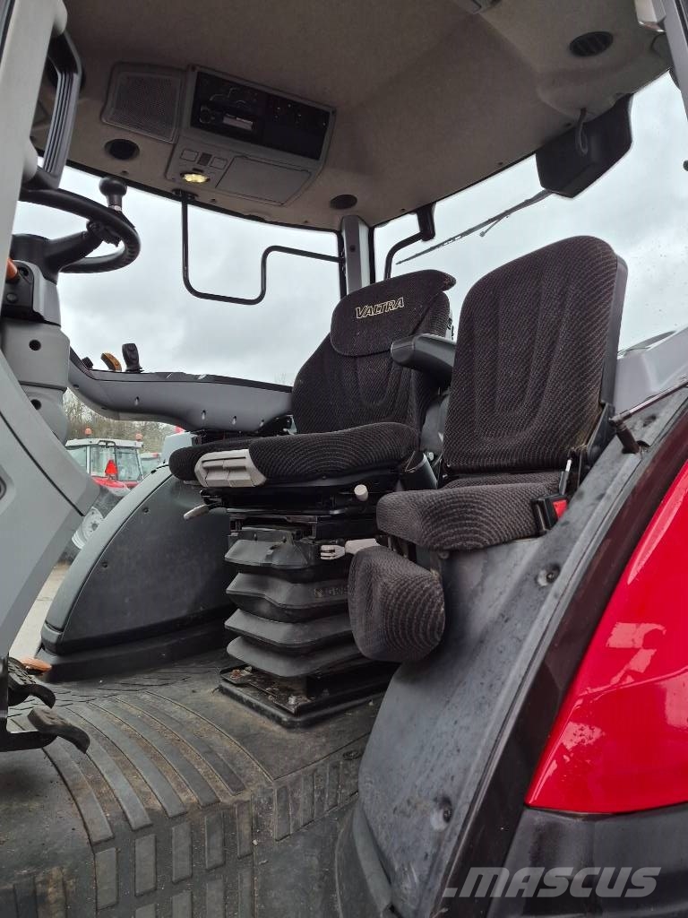 Valtra N 174 A VERSU Traktory