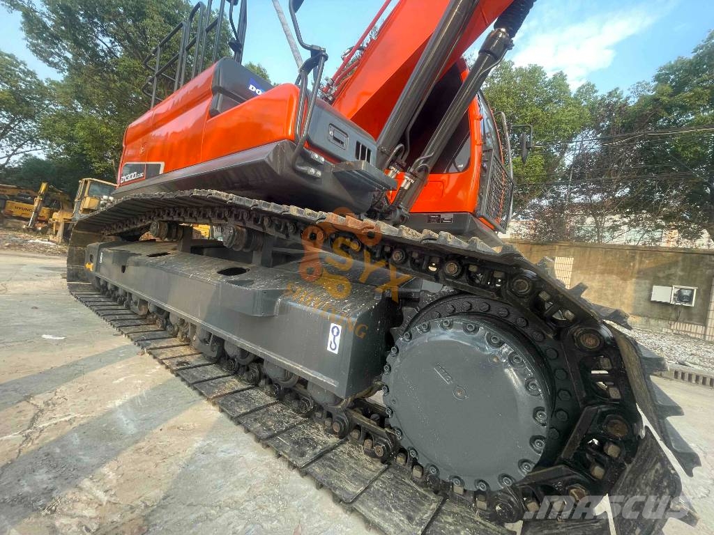 Doosan DX 300 LC 履带挖掘机