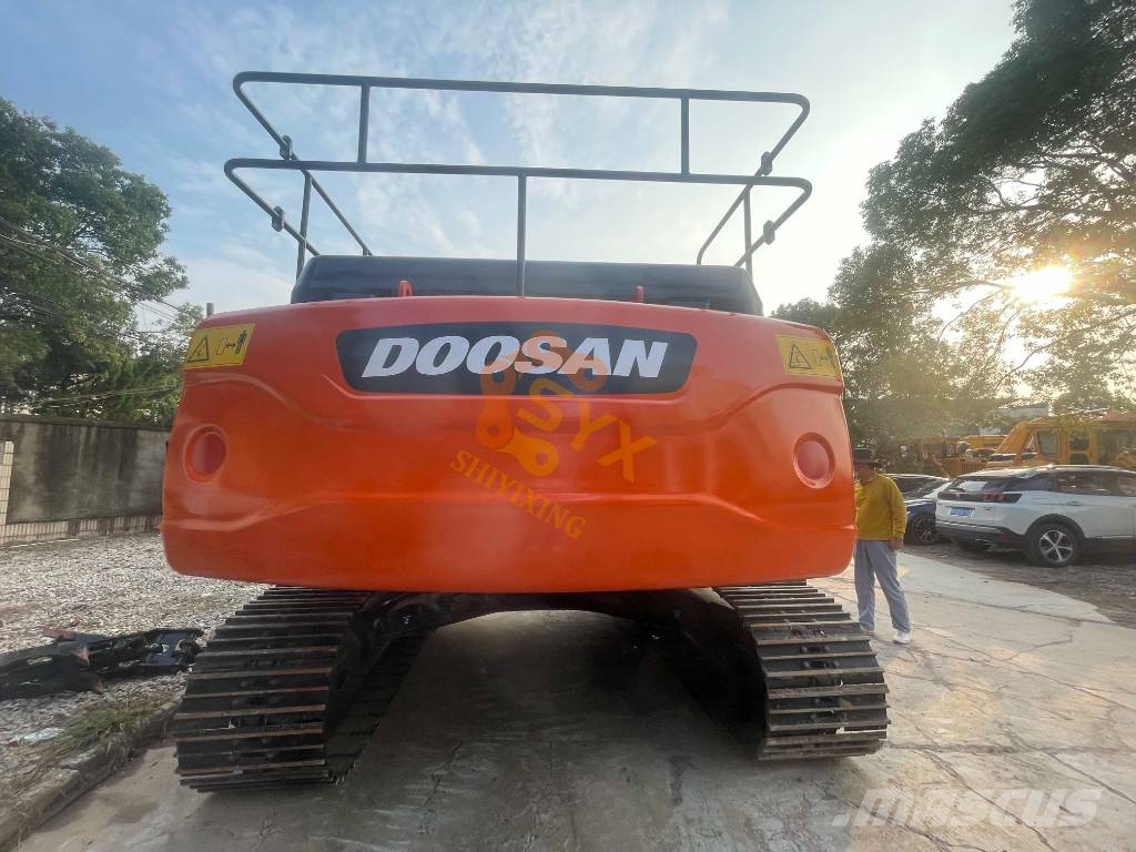 Doosan DX 300 LC 履带挖掘机
