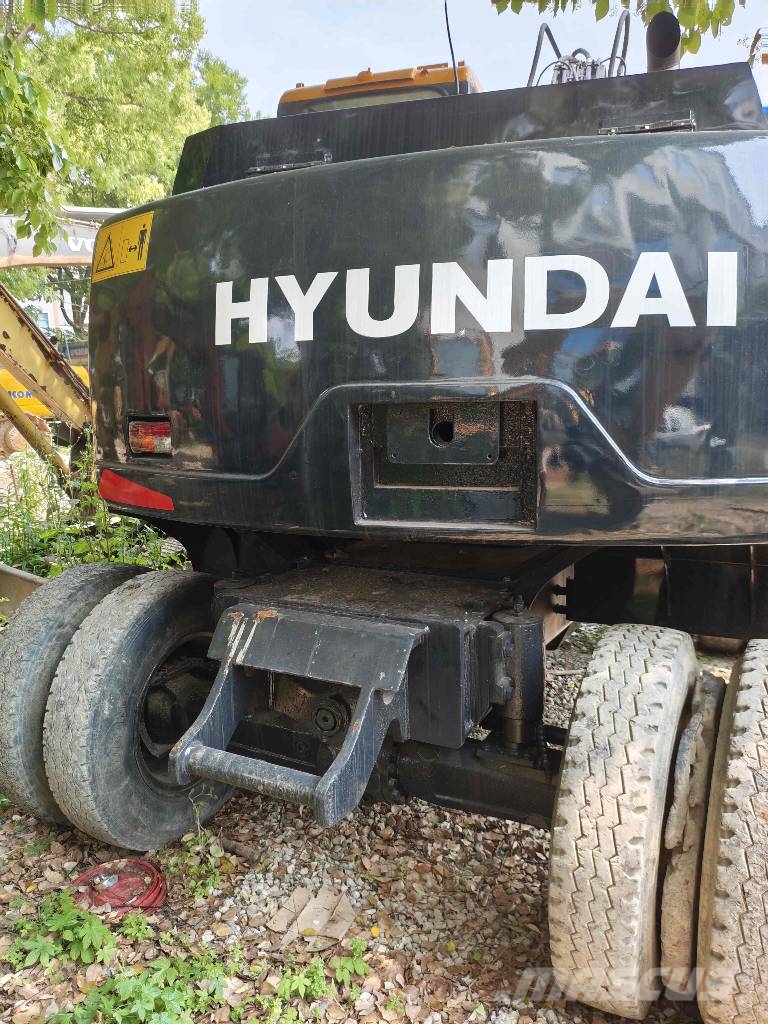 Hyundai 150W -9 Wheeled excavators