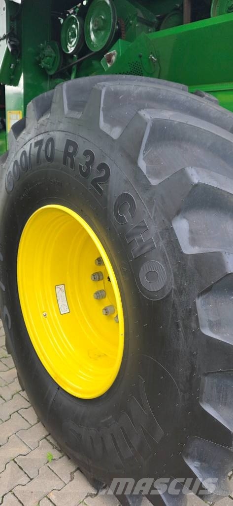 John Deere S7 700 Зерноуборочные комбайны