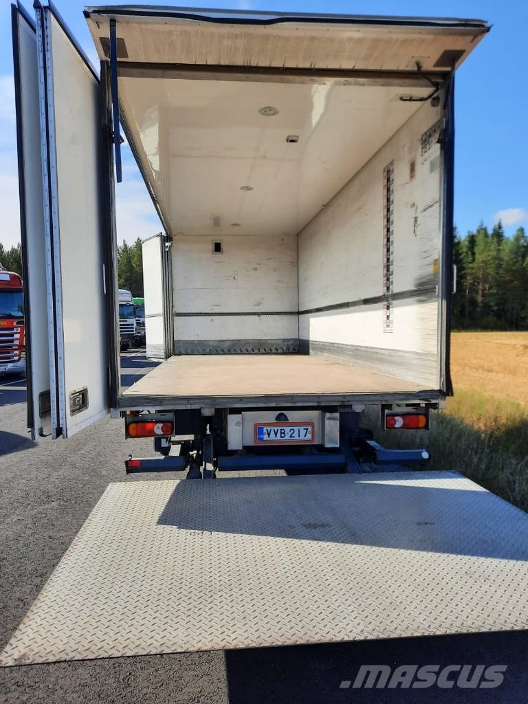Volvo FL 240 Camiones con caja de remolque