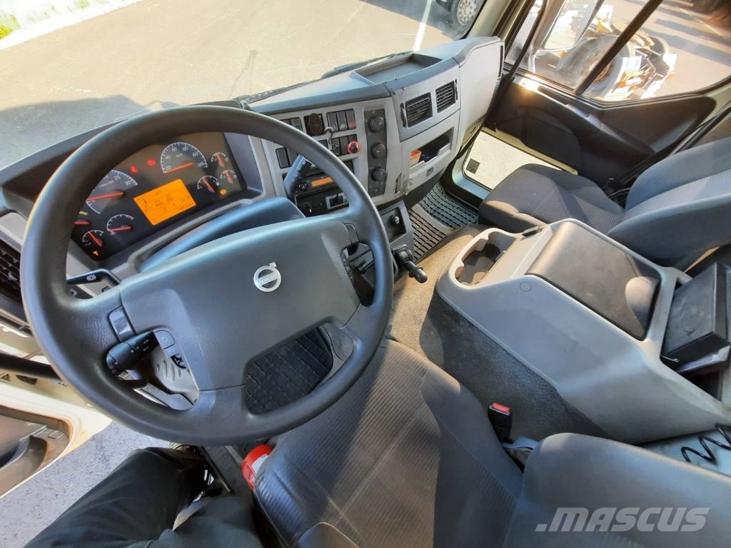 Volvo FL 240 Camiones con caja de remolque