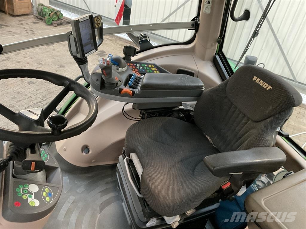 Fendt 826 Vario PowerPlus الجرارات