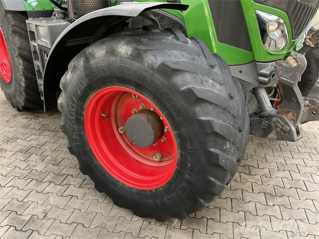 Fendt 826 Vario PowerPlus الجرارات