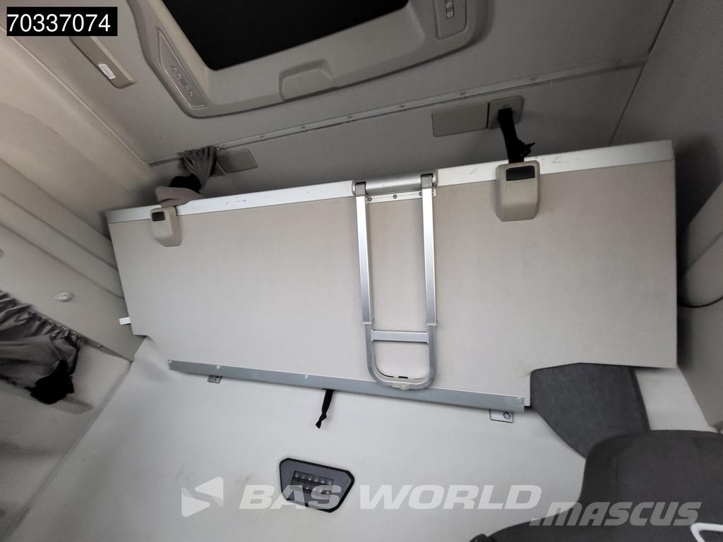 Iveco S-Way 460 4X2 LNG! Mega Retarder 2x Tanks Тягачі