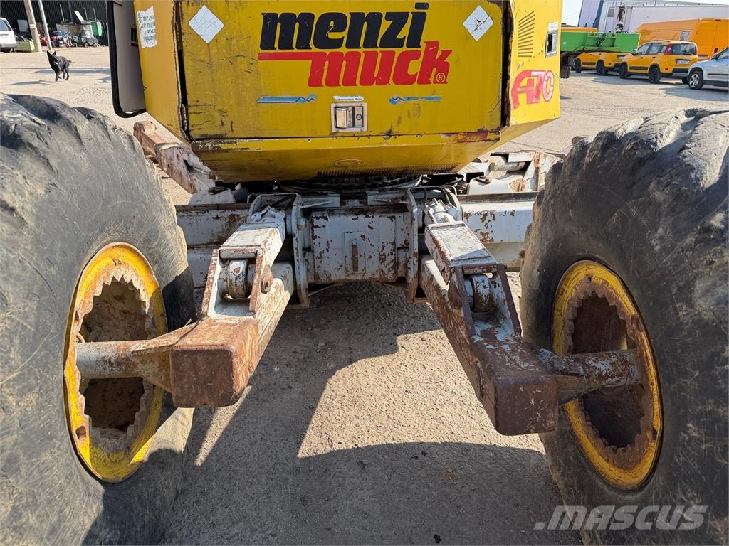 Menzi Iný model VIN 448 Pale frontali e scavatori