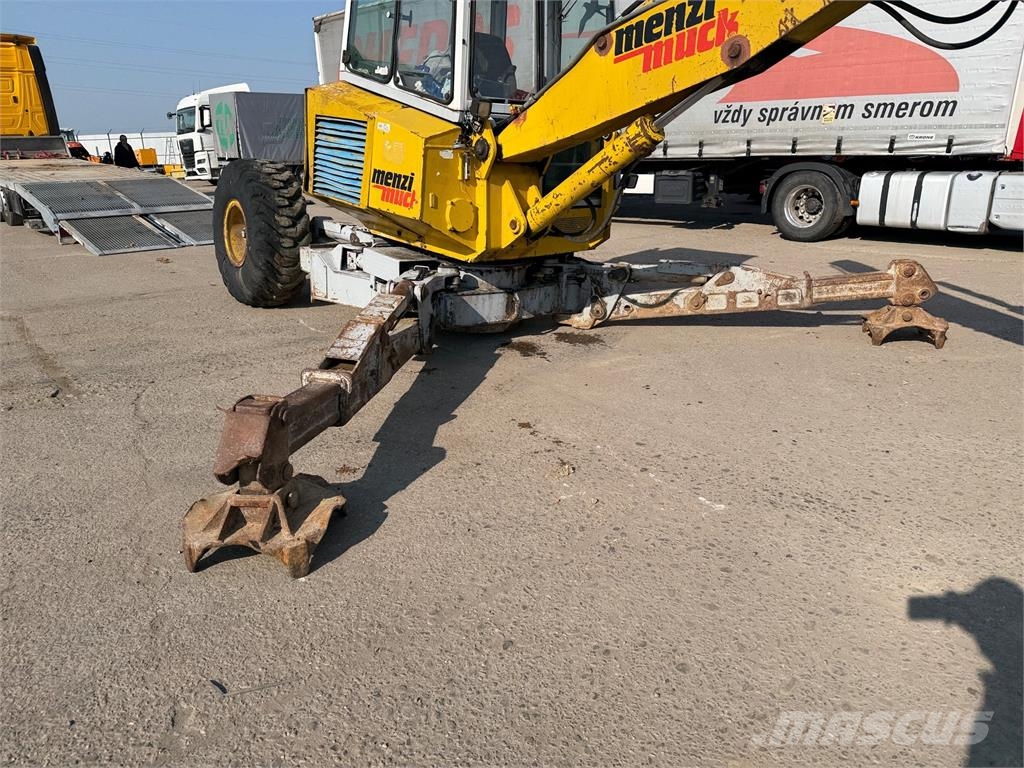 Menzi Iný model VIN 448 Pale frontali e scavatori