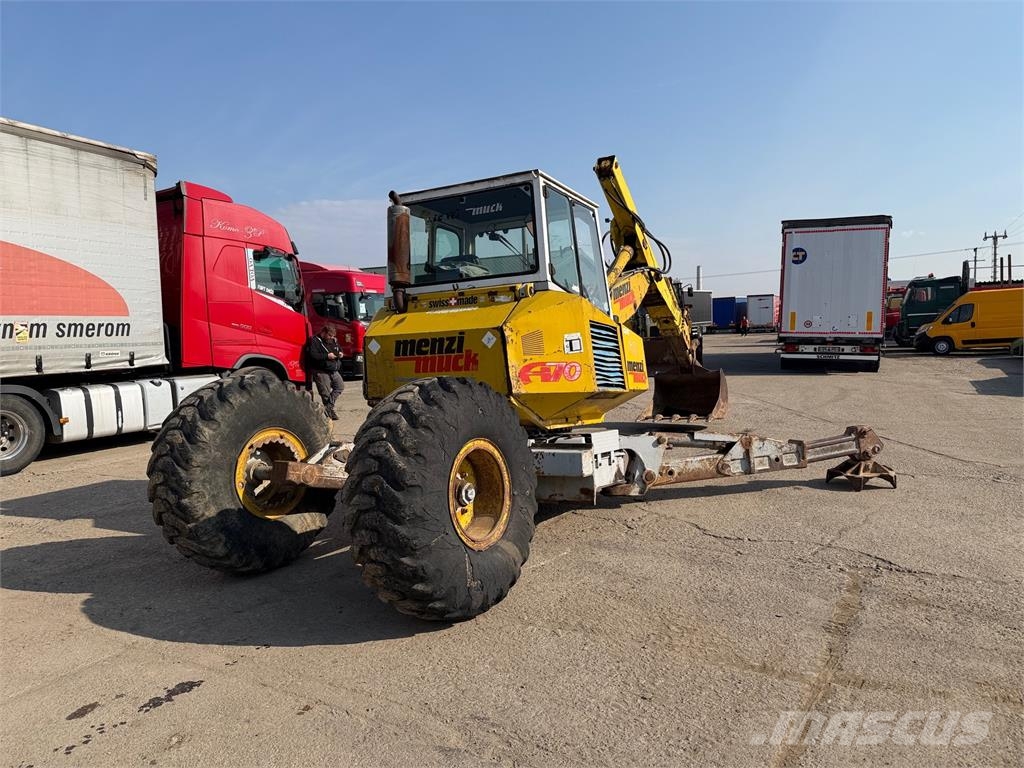 Menzi Iný model VIN 448 Pale frontali e scavatori