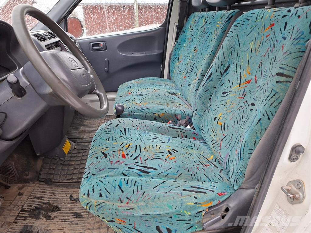 Toyota Hiace Lieferwagen