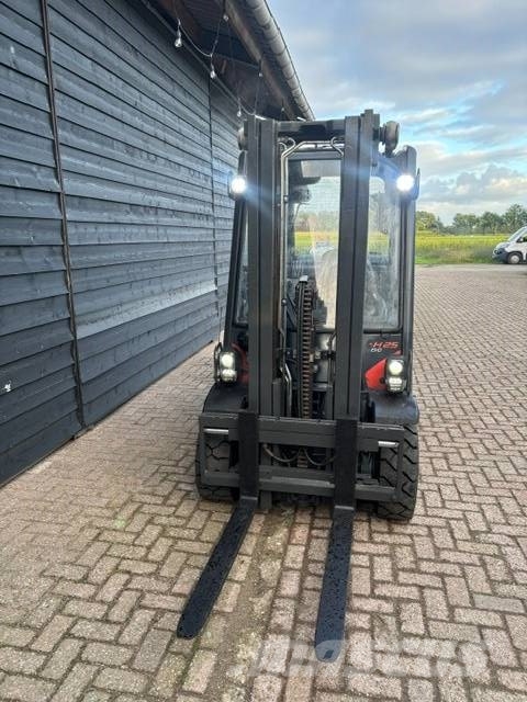 Linde H25T-02 Nestekaasutrukit