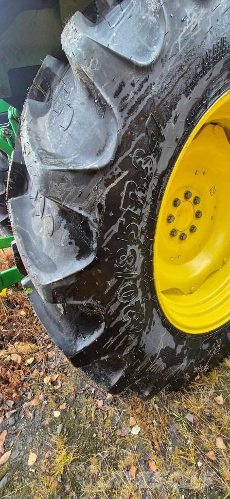 John Deere 5720 الجرارات