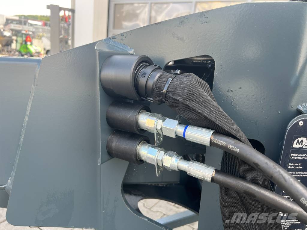 Magni hydraulischer Teleskopausleger JT 2500 I / DEMO Plataformas y cucharones