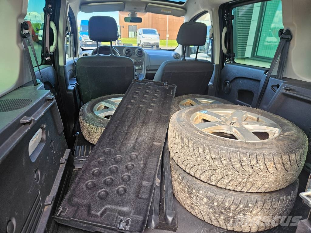 Mercedes-Benz Citan 2+3 kaksikäyttöauto شاحنة مقفلة