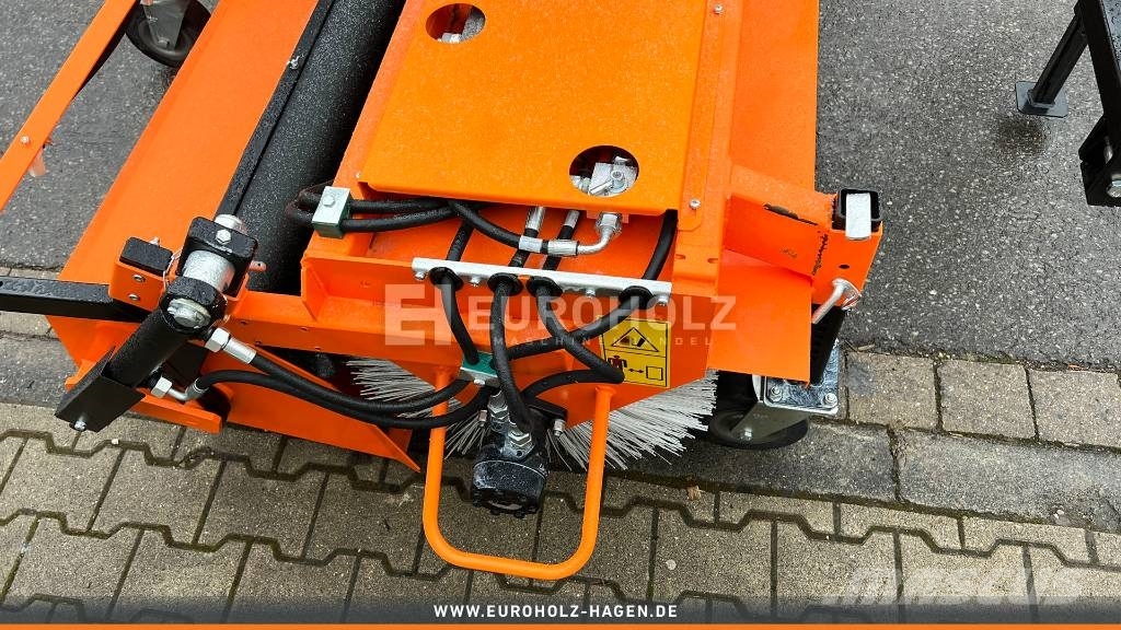 Kehrmaschine ZM2000 mit Seitenbesen Úttakarító gépek