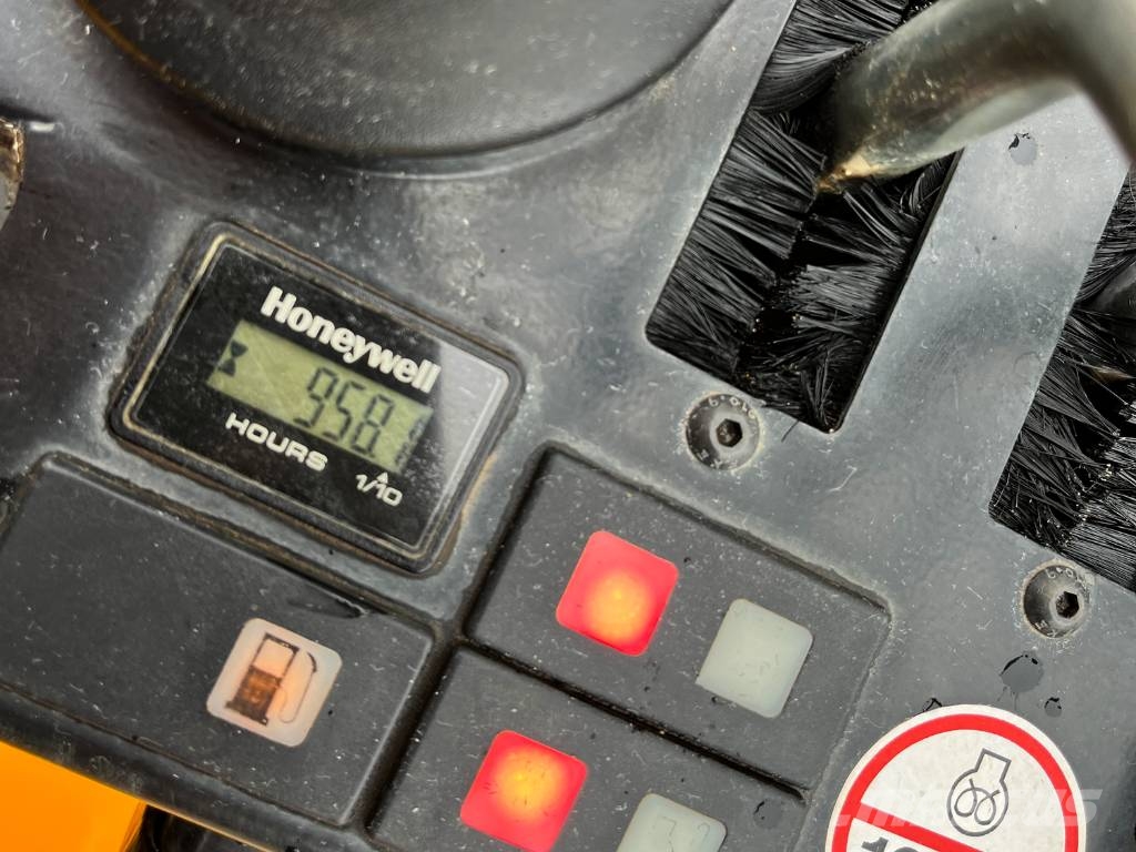 JCB 8008 CTS Miniescavatori