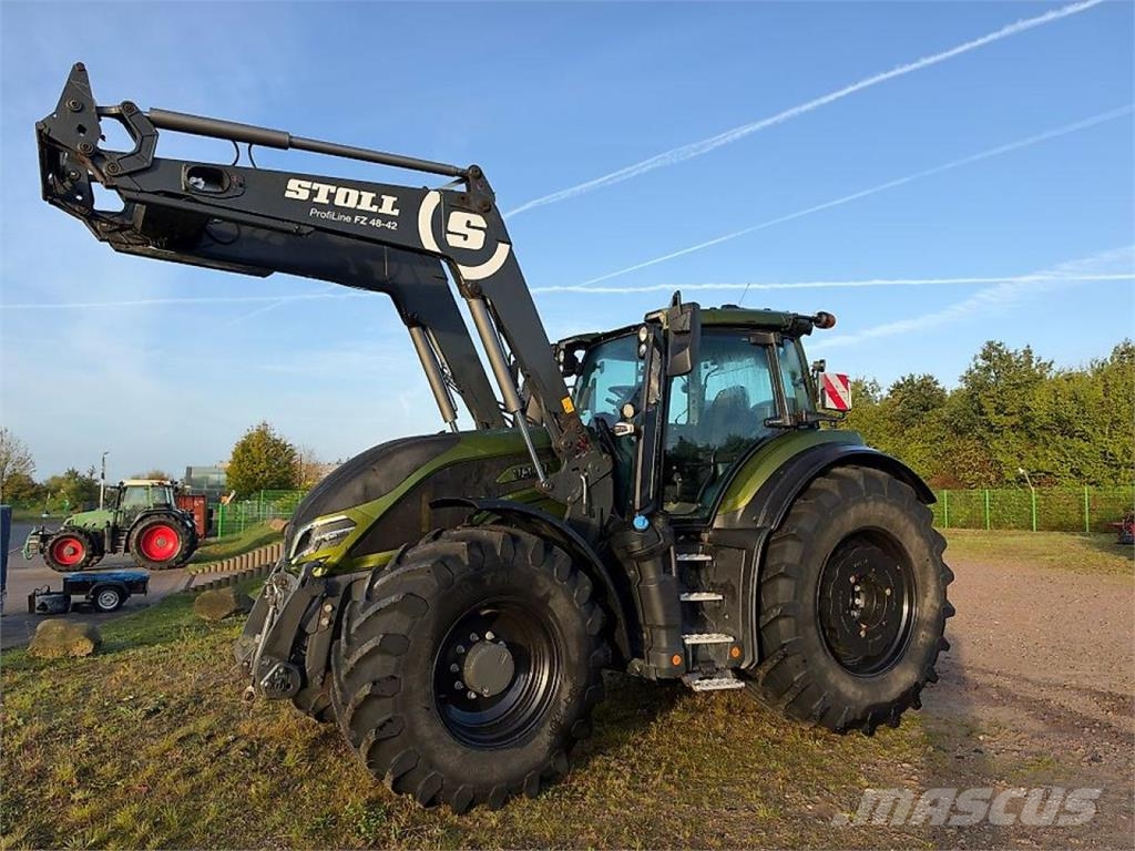 Valtra Q245 Traktorji