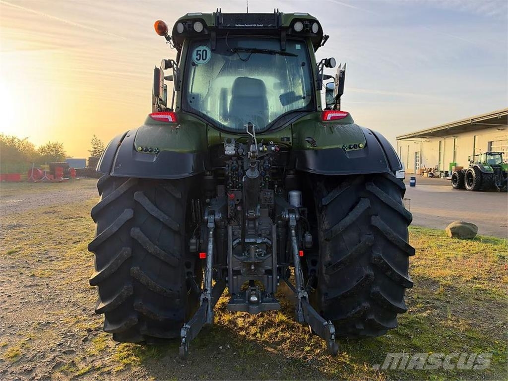 Valtra Q245 Traktorji