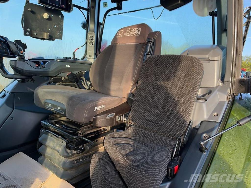 Valtra Q245 Traktorji