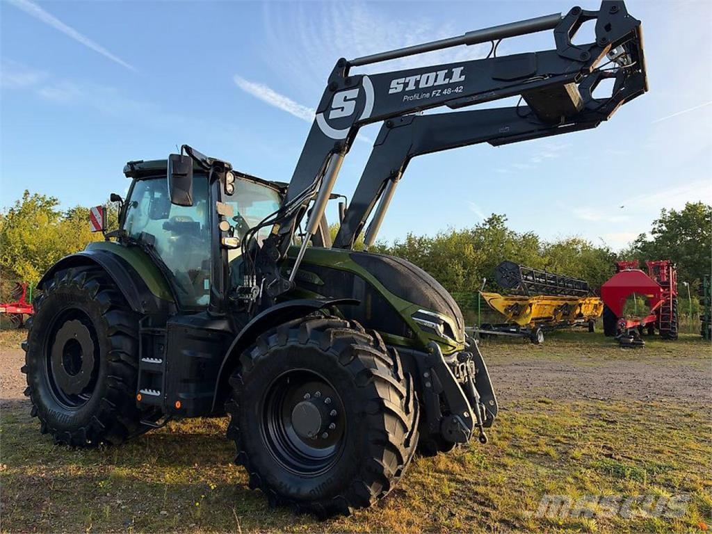 Valtra Q245 Traktorji