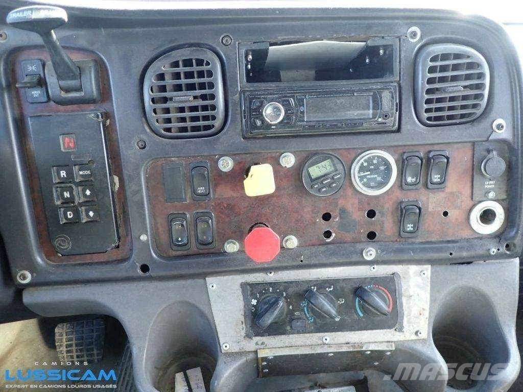 Freightliner M2106 Savivarčių priekabų vilkikai