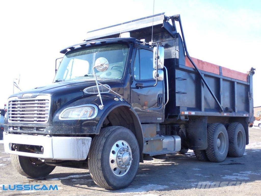 Freightliner M2106 Savivarčių priekabų vilkikai