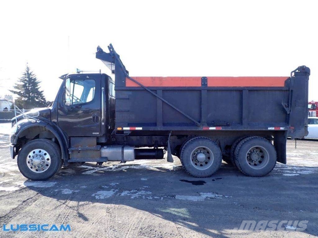 Freightliner M2106 Savivarčių priekabų vilkikai