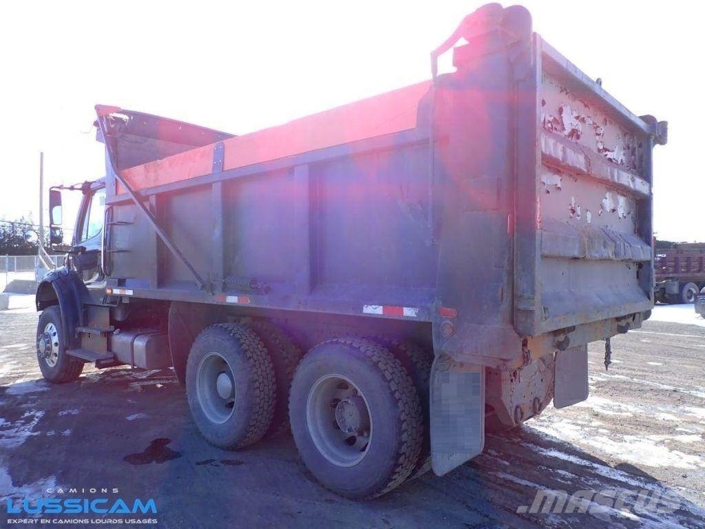 Freightliner M2106 Savivarčių priekabų vilkikai