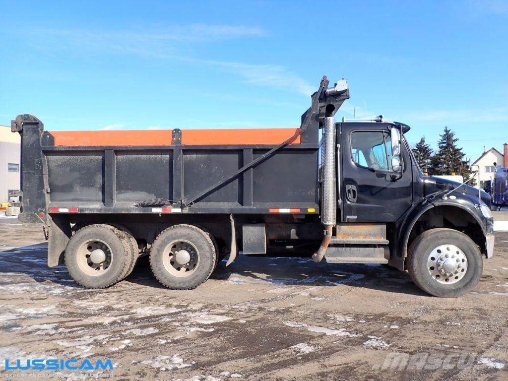 Freightliner M2106 Savivarčių priekabų vilkikai