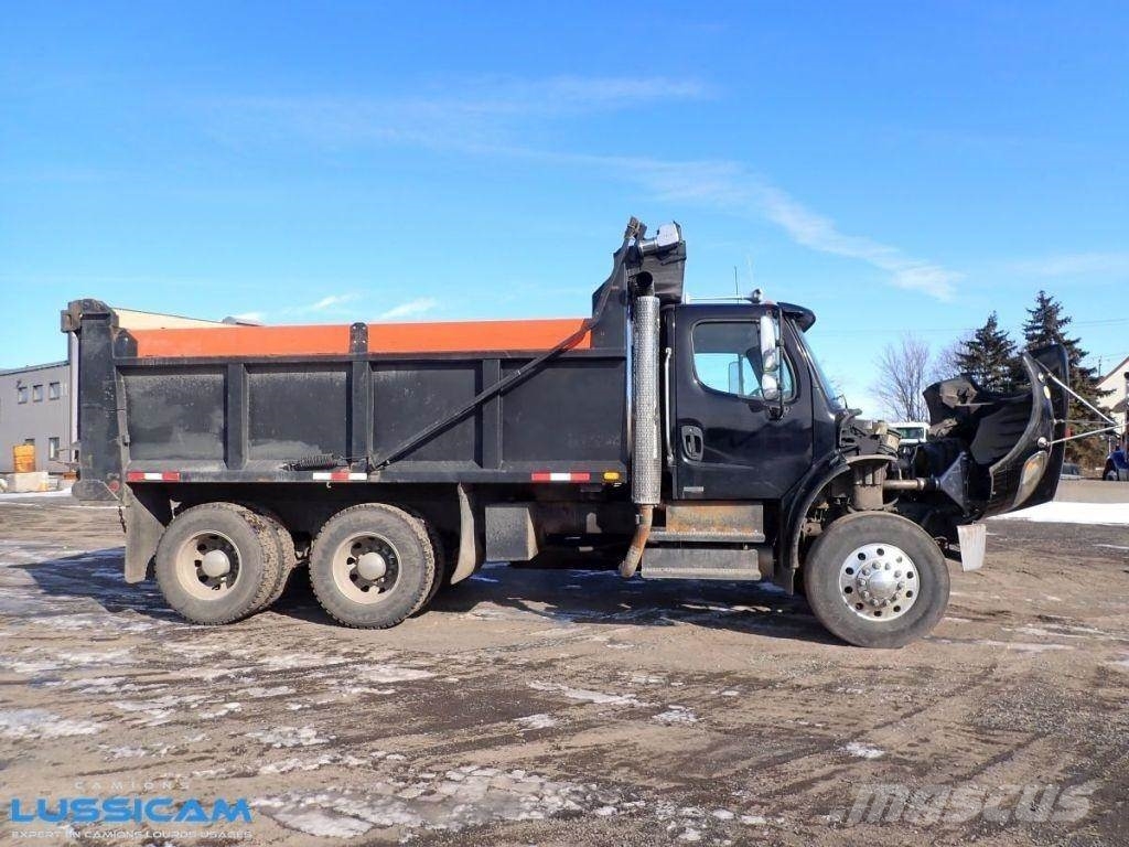 Freightliner M2106 Savivarčių priekabų vilkikai