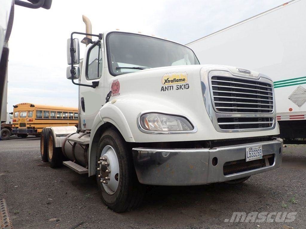 Freightliner M2 112 Тягачі