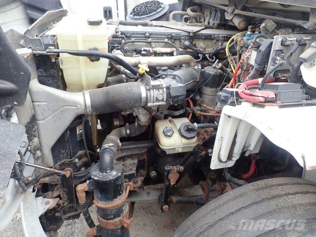 Freightliner M2 112 Тягачі