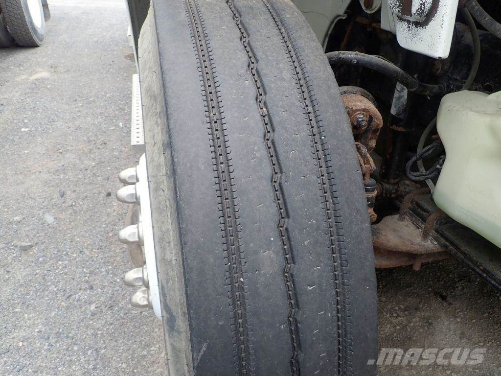 Freightliner M2 112 Тягачі