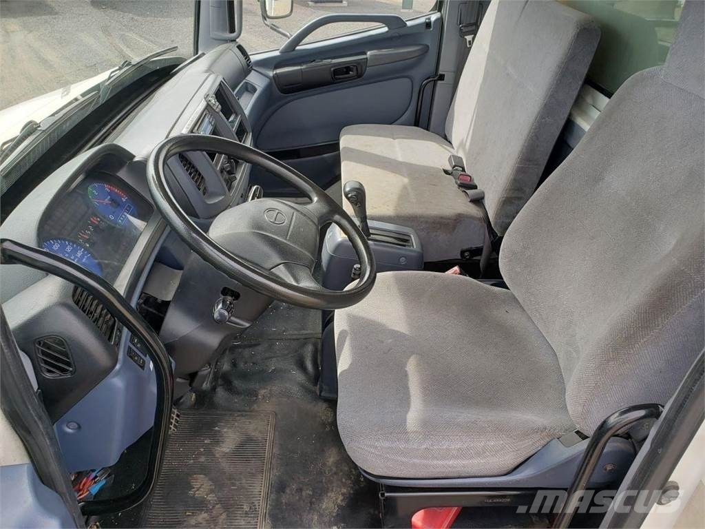 Hino 165 Camiones grúa